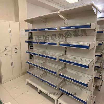 药房药架实拍图